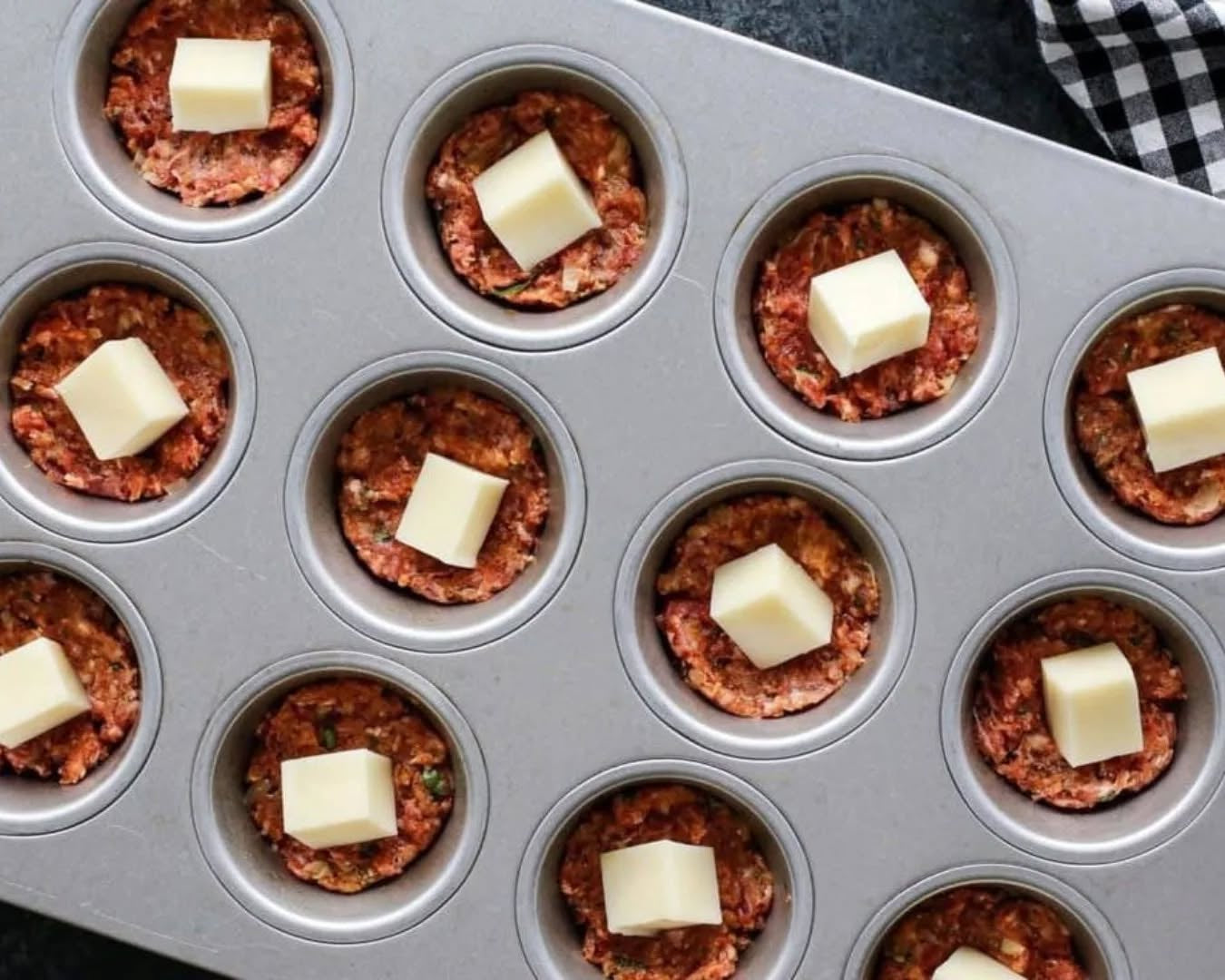 Non-Stick Muffin Pan Cake Tray 6 & 12-Pcs!